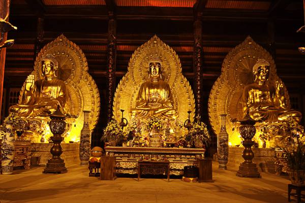 Pagode Bai Dinh Vietnam de la Baie d’Halong terrestre