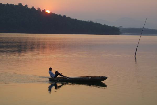 Le lac Thac Ba et nuit chez l’habitant des Dao à pantalon blanc