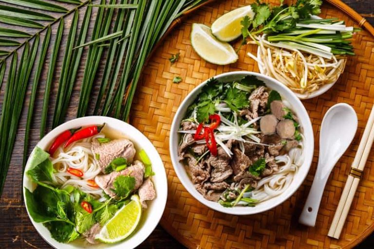 Soupe Pho du Vietnam / Une Icône Culinaire à Découvrir le Vietnam