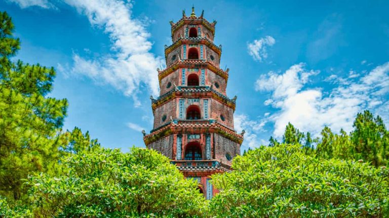 Pagode de la Dame Céleste Thien Mu à Hue / Site emblématique de Hue au Vietnam