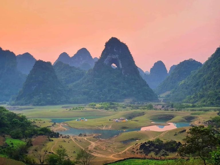 Oeil du Divin au Vietnam / L’Oeil de la Montagne à Cao Bang au Nord