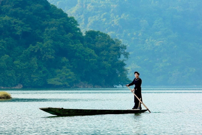 Lac de Ba Be au Nord du Vietnam : trésor naturel et voyage au Cœur d’une Nature Préservée
